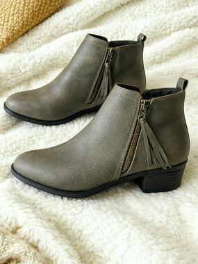 Sugar Brand Olive Green Boots – Women’s Size 8 – Never Worn